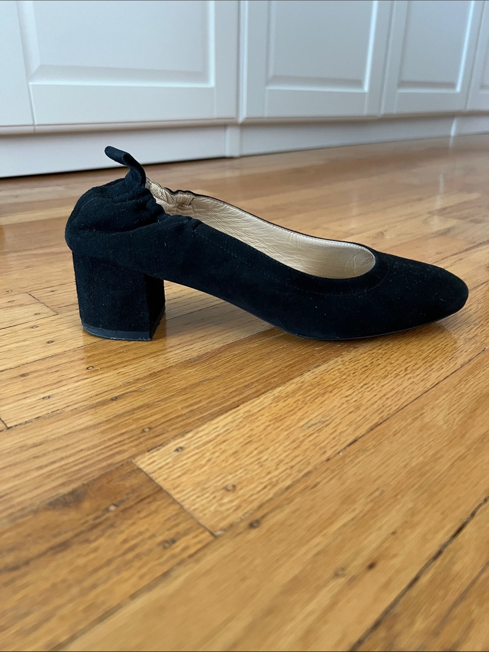 GUC Everlane Black suede day pump 2” block heels size 7